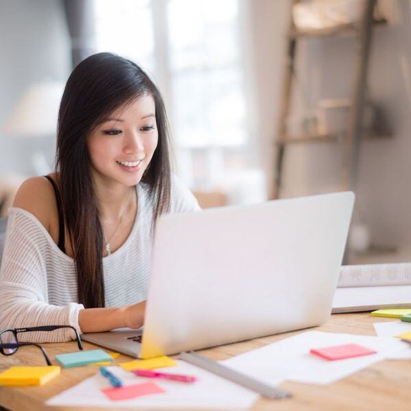 girl doing online work